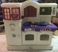 Little Tikes play Kitchen! Includes food and accessories!!!