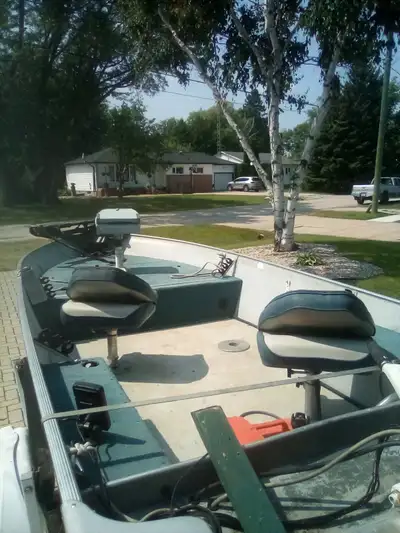 Very stable boat with full flooring and pedestal seats. Powered by an older 40 hp Johnson with elect...