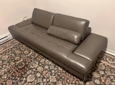 Sofa cuir gris haut de gamme (acheté 3800$), View more