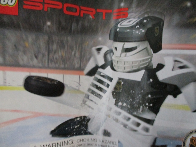 LEGO 3543 Sports NHL Slammer Goalie with Puck (Pre-Owned) in Hockey in Ottawa - Image 4