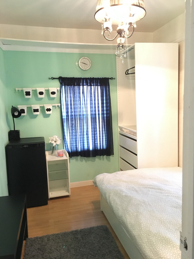 Room for rent May 15 female international student dufferin bloor in Room Rentals & Roommates in City of Toronto - Image 2
