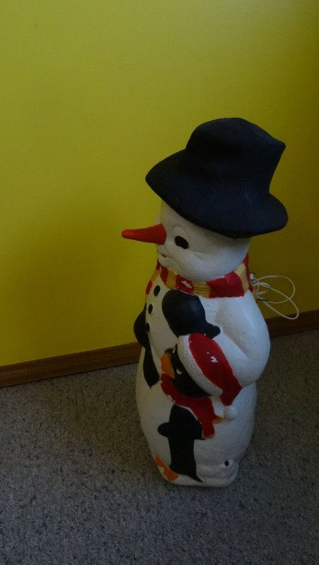 TPI Blow Mold Snowman with Penguin 31" Tall in Outdoor Décor in Kitchener / Waterloo - Image 4