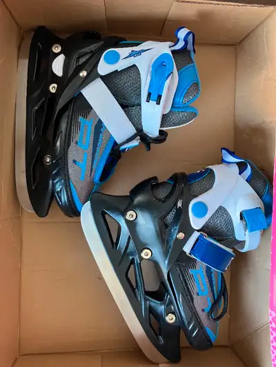 Patins à glace ajustables, pour enfant, utilisés deux fois seulement. En parfaite condition. XS (EU:...