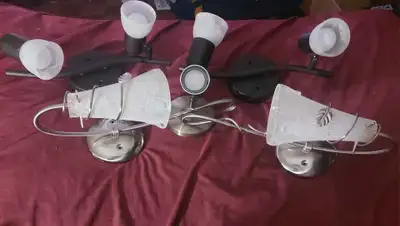 All for $10 - TOUT POUR $10 - Lot of 5 ceiling wall lamps light, View more