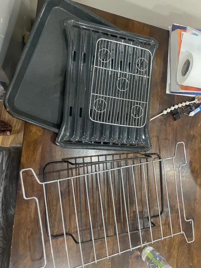 oven trays/ roasting pans  in Kitchen & Dining Wares in City of Toronto - Image 4