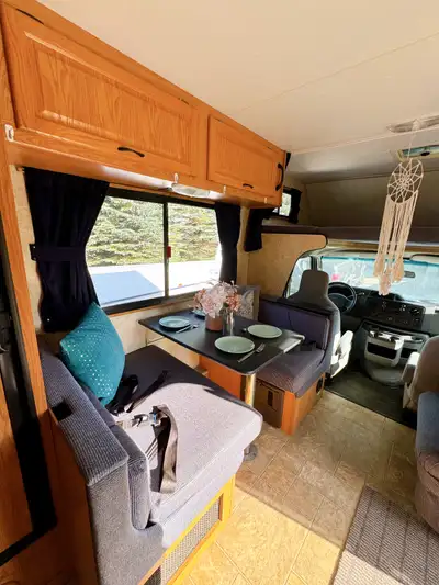 2011 Majestic 23A Class C Motorhome *Excellent Condition* Located in Palgrave, ON Call or text 416-7...