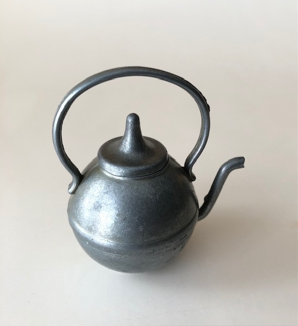 Vintage Pewter Teapot Warwick Miniature lid ENGLAND Barbie Size in Arts & Collectibles in Delta/Surrey/Langley - Image 2