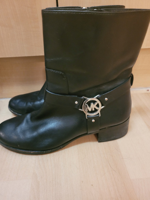 Michael Kors boots in Women's - Shoes in Strathcona County - Image 2