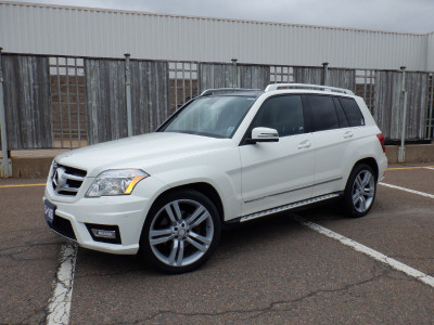 2012 Mercedes GLK350 4matic (low kms!)
