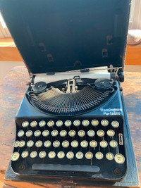 Vintage Typewriter (1929 Remmington Portable)