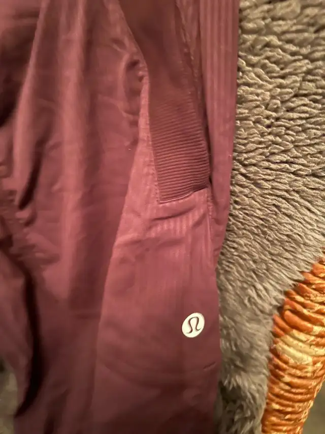 Lululemon Pants Size 10 in Women's - Bottoms in Barrie - Image 3