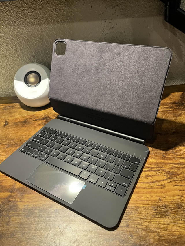 Magic Keyboard for iPad Pro 11/iPad Air 11 Inch(M2,2024/M3,2025) in iPads & Tablets in Mississauga / Peel Region - Image 4