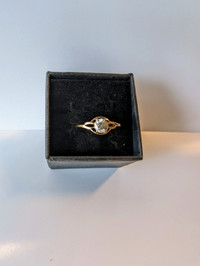 Women's 10K Gold Ring with Cubic Zirconia~Size 7
