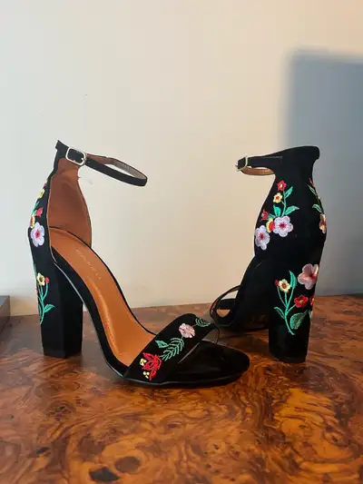 Floral Heel Size 8, View more