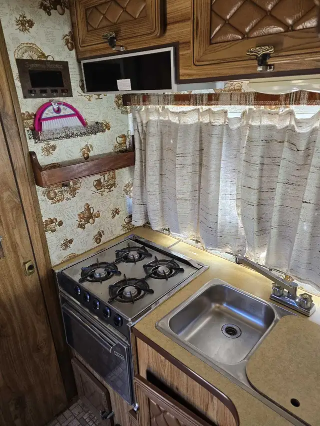 1981 ford motorhome in RVs & Motorhomes in Calgary - Image 7