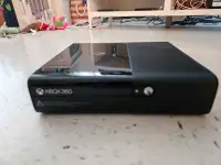 Xbox 360 E Model 1538 500GB et accessoires 