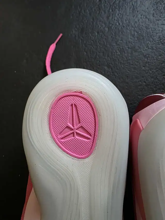 Kobe 9 Kay Yow size 8 in Men's Shoes in Mississauga / Peel Region - Image 8