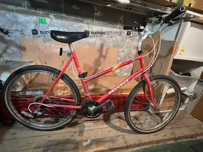 Bicyclette de ville pour femme. Marque Peugeot., View more