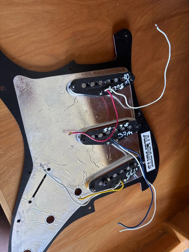 Fender American Single Coil Pick-Ups in Guitars in City of Halifax - Image 2