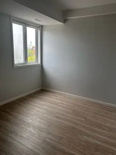 Bedroom for rent in quiet building off Stephen Street in Morden.
