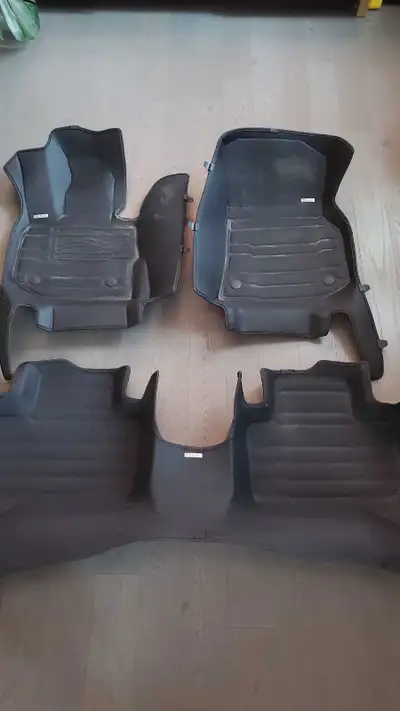 These pre-owned TuxMat custom-fit floor liners offer superior protection for your 2018-2024 BMW X3 G...