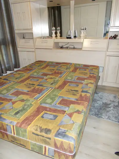 lit/armoires et matelas Queen, View more