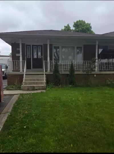 3 Bedroom 1 Bathroom rental in Mississauga! Derry and Rexwood