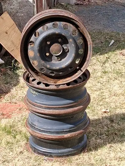 I have 4 15" steel rims off of a Hyundai Elantra. Will fit models 2011-2020. Bolt pattern is 5x114.3...