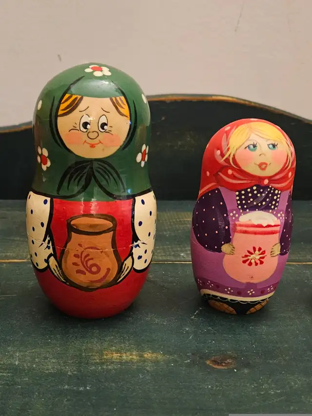 VTG WOODEN 5 - PIECE RUSSIAN MATRYOSHKA NESTING DOLL - 7.5" TALL in Home Décor & Accents in City of Toronto - Image 6