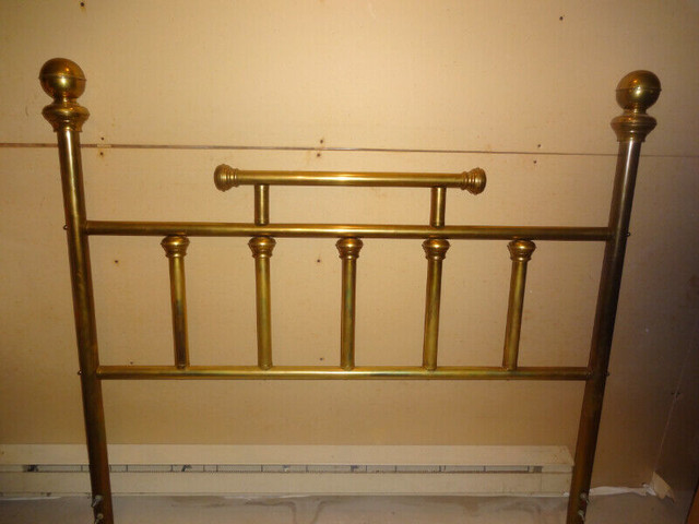 Reduced to SELL! Brass Queen Headboard and Footboard dans Lits et matelas  à Ville de Montréal - Image 2