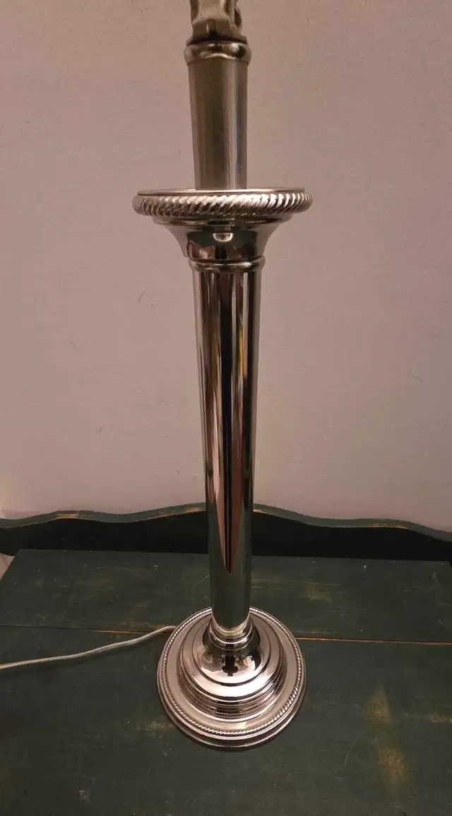 Vintage-style silver columnar table lamp in Indoor Lighting & Fans in City of Toronto - Image 9