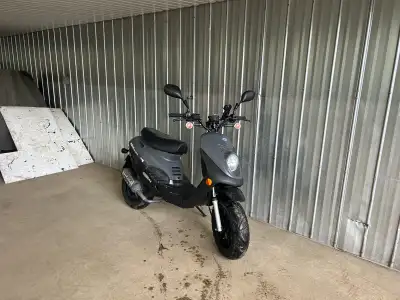 Scooter Adly GTC 2022 Scooter 5000km Le scooter a été ajuster pour rouler 80km/h Scooter roule A1 mé...