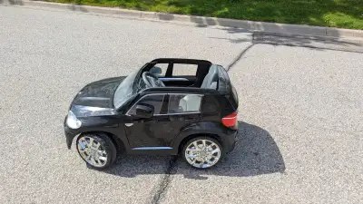 Kids BMW X5 car electric power in good conditions. Everything works, NEW battery.
