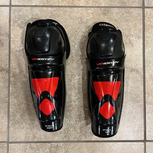 VIC Jr. hockey shin guards - 10" (25cm) in Hockey in Sudbury