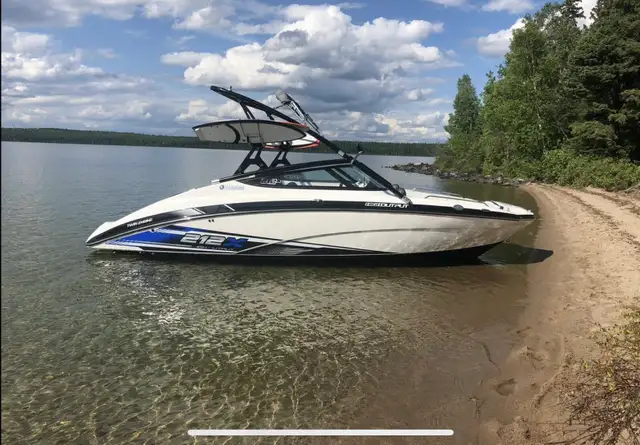 2015 Yamaha 212X Jet Surf Wake Boat in Powerboats & Motorboats in Saskatoon - Image 3