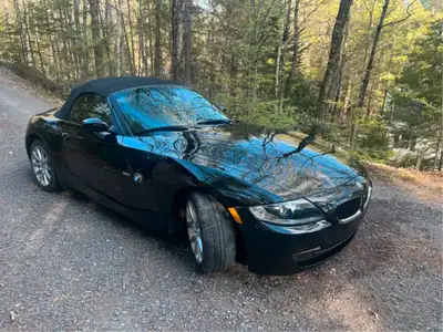 À vendre : magnifique BMW Z4 3.0i décapotable, année 2008, avec seulement 97 500 km au compteur. Voi...