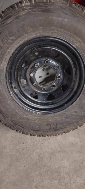 Pneus 10 plies sur des rimes 16  GMC 10 ply tire on 16 rimes in Tires & Rims in Bathurst - Image 2