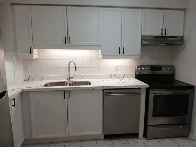 3 Bed, 2.5 Bath Townhouse | Finished Basement | Central Erin Mil in Long Term Rentals in Mississauga / Peel Region - Image 5