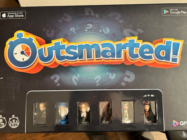 Outsmarted! Live Family Quiz Show Board Game in Toys & Games in Ottawa