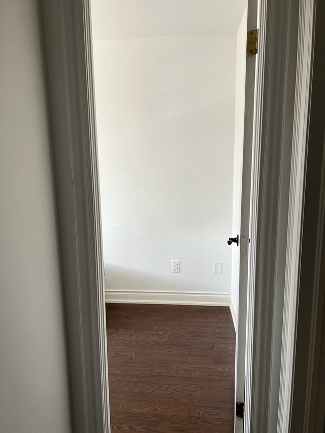 single private room for lady. in Room Rentals & Roommates in City of Toronto