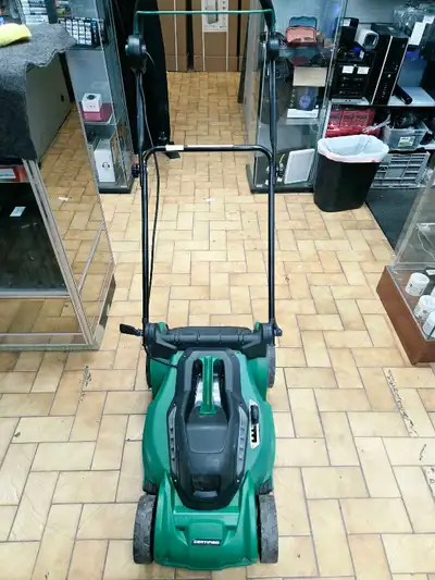 Cette tondeuse électrique Certified est une solution efficace et écologique pour entretenir votre pe...