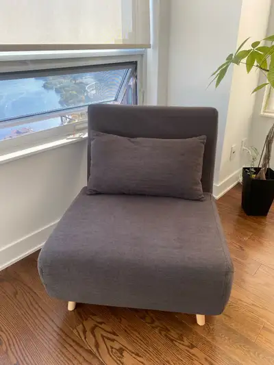This used like new recliner accent chair is a versatile seating option, easily converting from a cha...