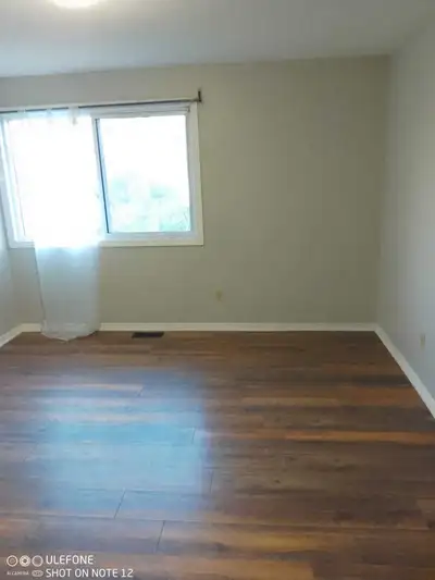 1) A Master bedroom with private washroom & a walk-in closet is available for immediate move-in, in...