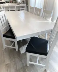 Dining table & 8 chairs. 