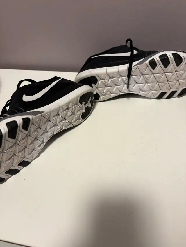 Ladies Nike shoes in Women's - Shoes in Oshawa / Durham Region - Image 5