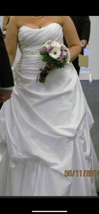 Maggie Soto wedding dress