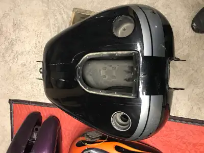 2014 Harley-Davidson Dyna Fatbob FXDF Tank $555CAD Lower front right shallow ding see pic. Text or l...