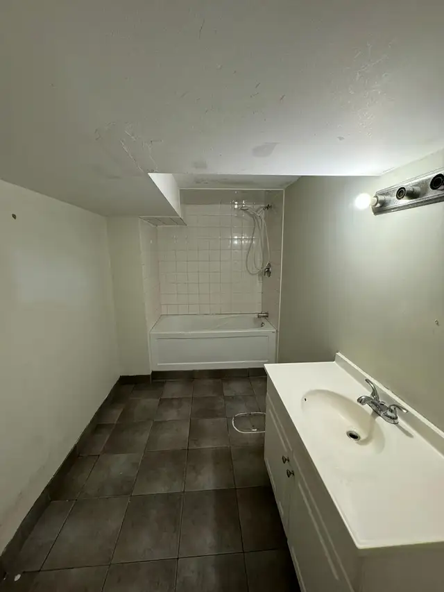 ROOMS AVAILABLE FOR RENT IN MISSISSAUGA63860084023041124