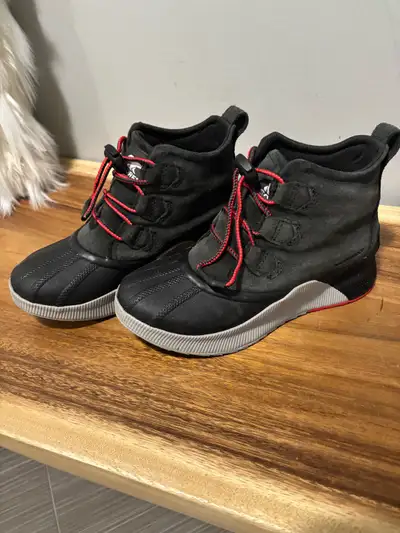 Boys Sorel Boots size 4, View more