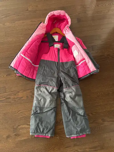 Kids girls snowsuit size 6, View more